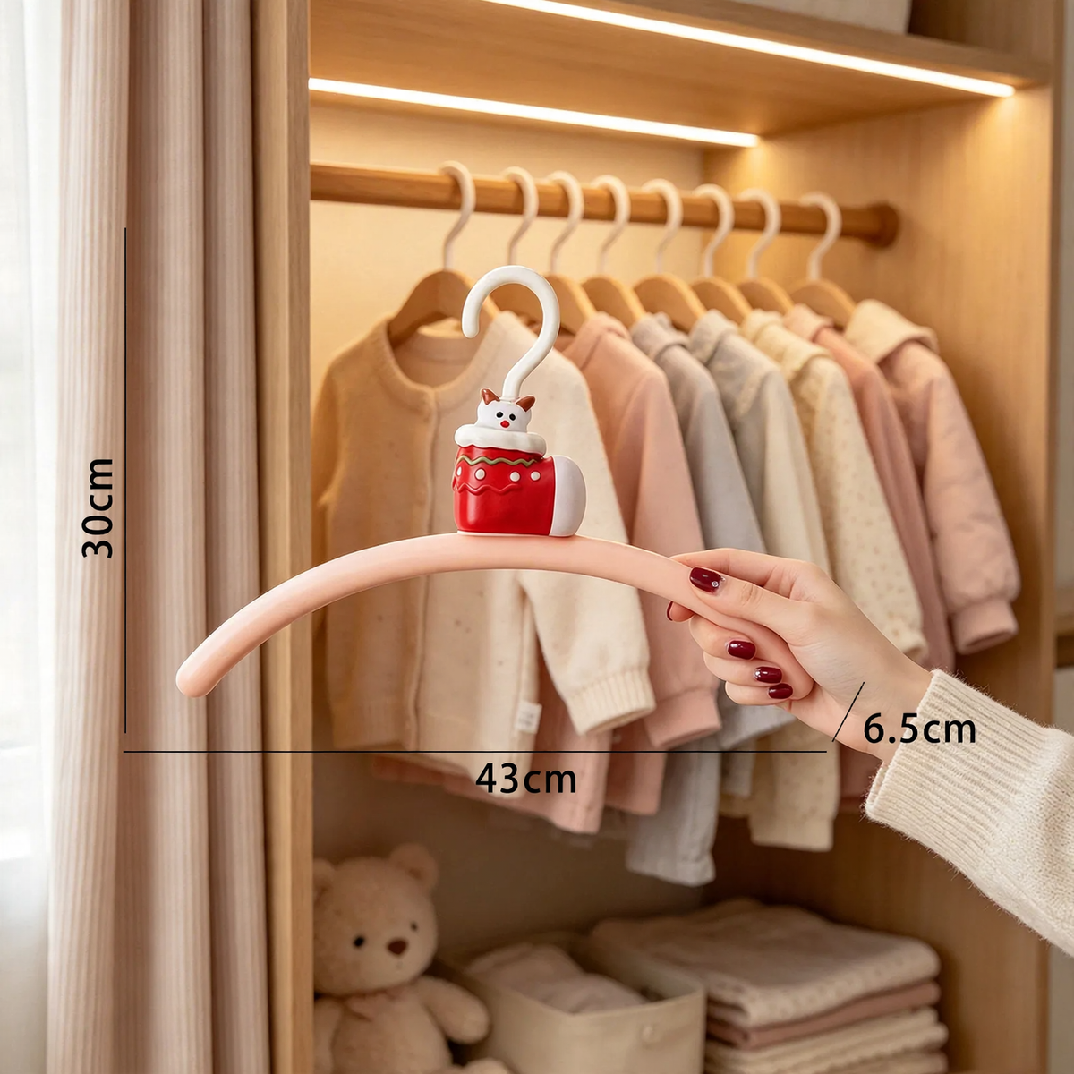 Percha de plástico para ropa con diseño navideño