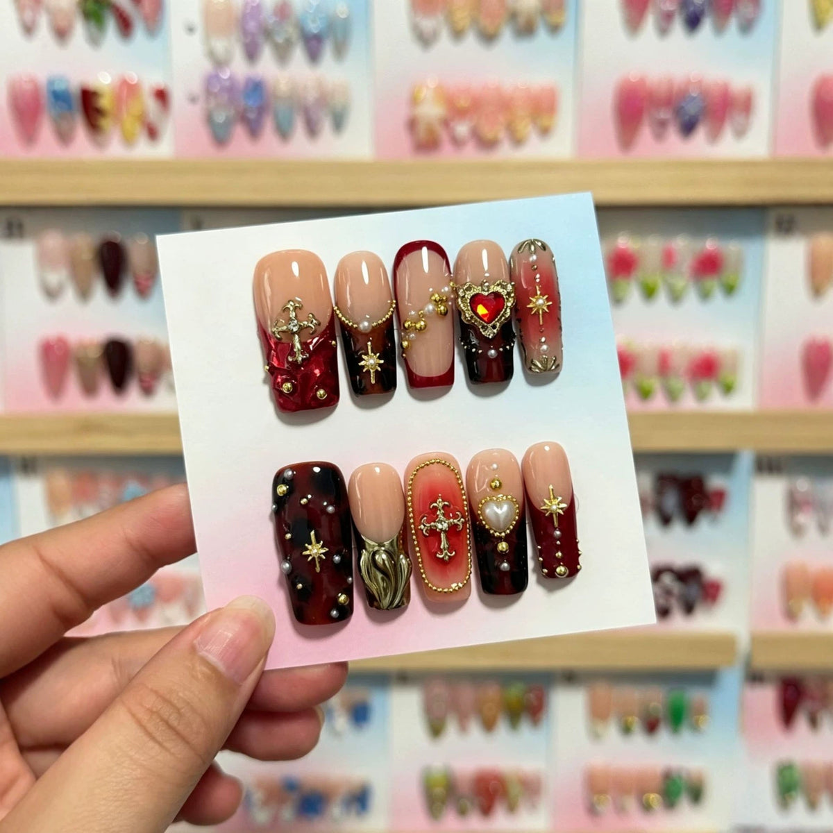 Set de uñas postizas press-on de lujo con detalles de pedrería