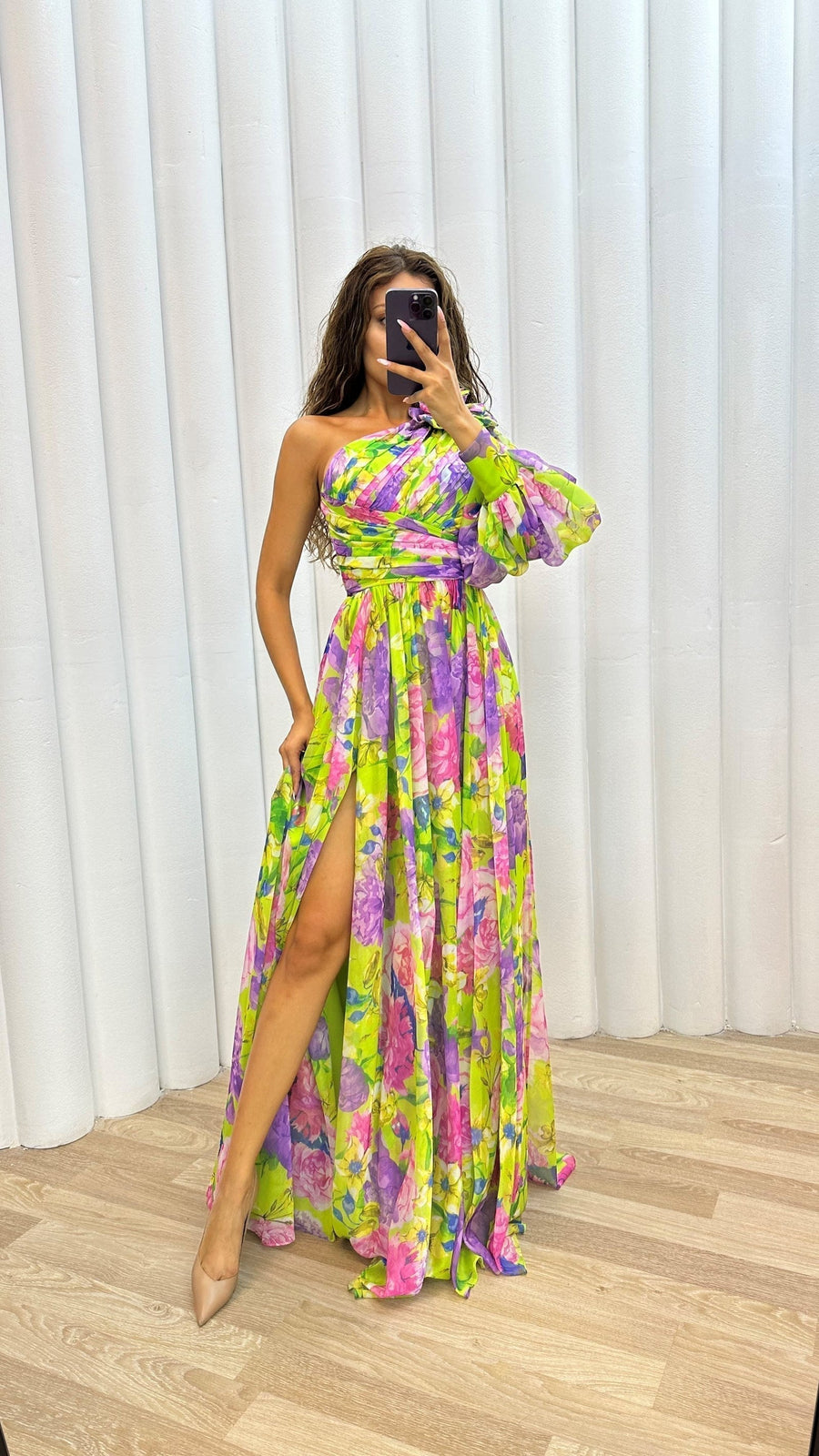 Vestido maxi asimétrico con estampado floral
